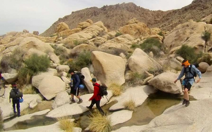 backpacking adventure trip in joshua tree